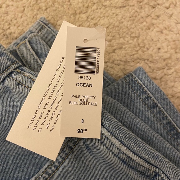 Aritzia - Ocean Mid Rise Baggy Jeans
Brand New
Size: 8/28w
Original price is $98 - Picture 2 of 5